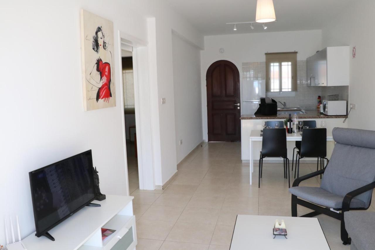 Cyking 2 Bed Apartment With Pool & 10 Min To Beach Paphos Ngoại thất bức ảnh
